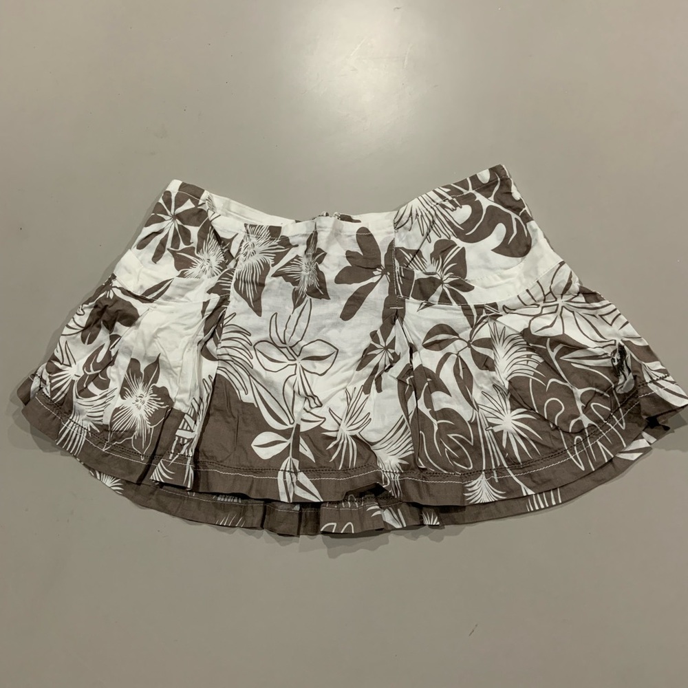 Adorable mini skirt with fun pattern